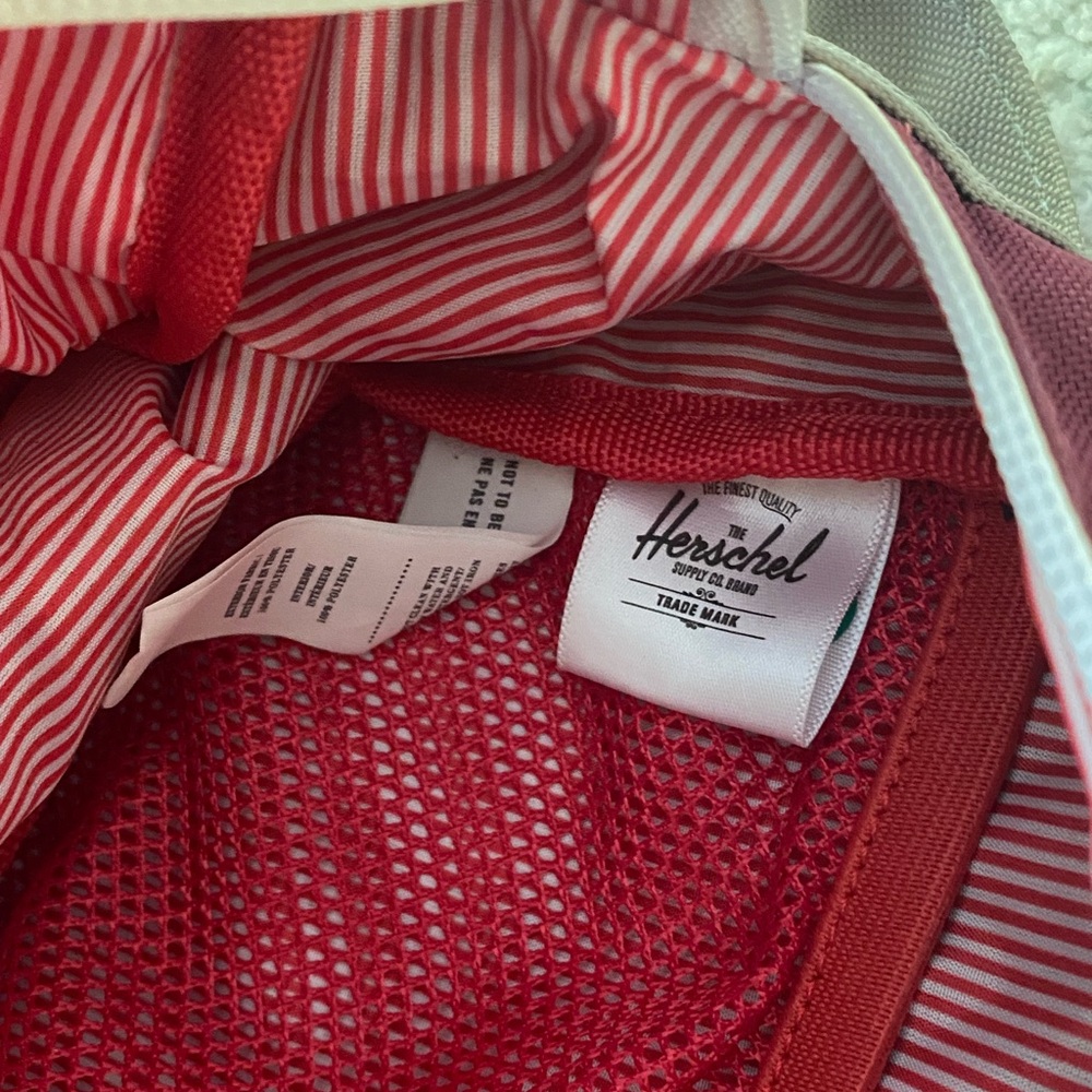 Herschel Chapter Travel Kit - Picture 8 of 9